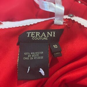 Beautiful dress I did wear it one time , it doesn’t fit me anymore